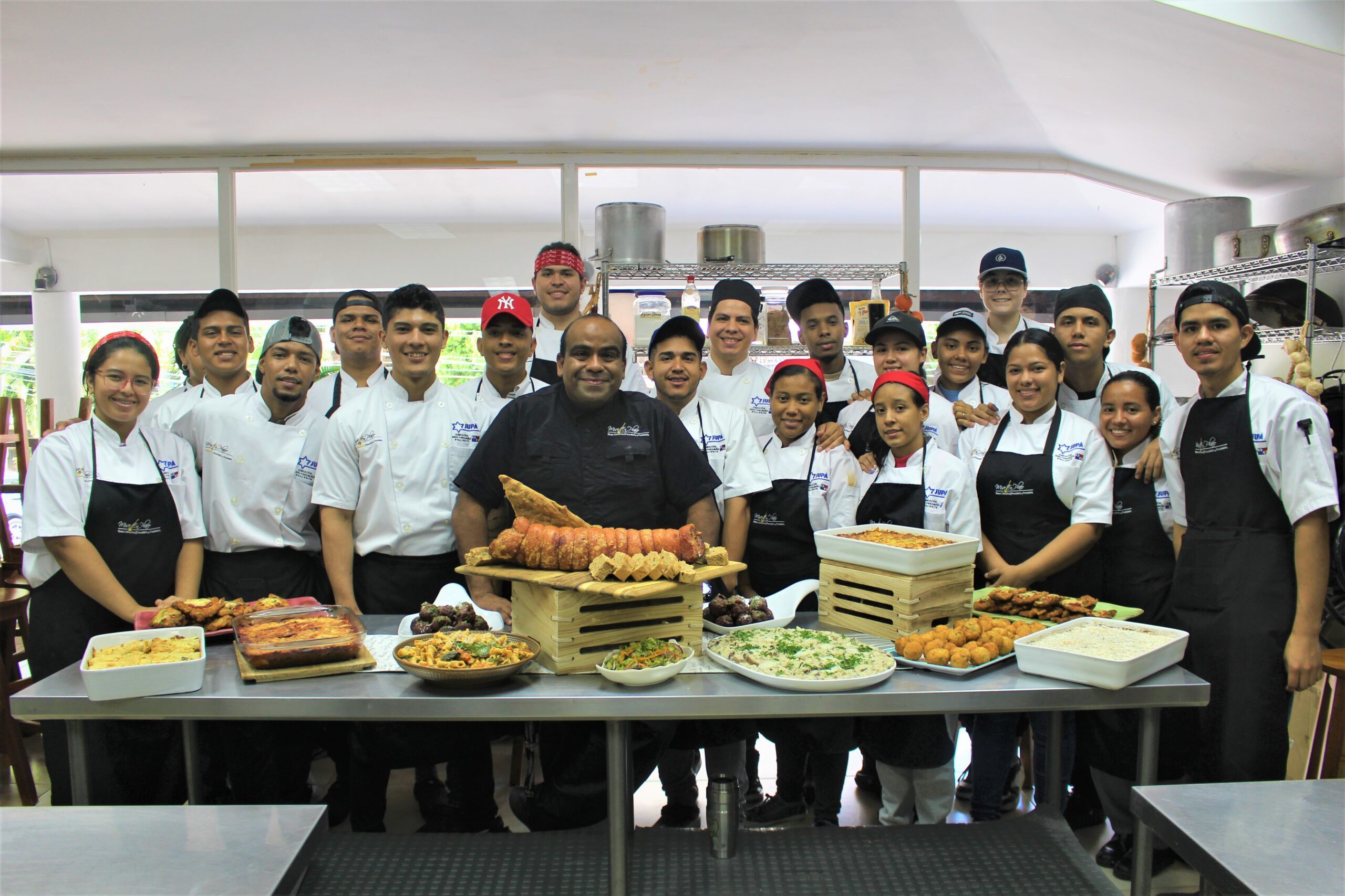 <strong>Asistentes de Chef</strong> presentan prueba final sobre el módulo de cocina italiana en el primer testing del año