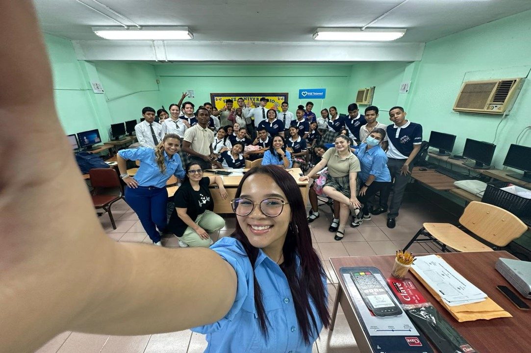 La Fundación JUPÁ en alianza con Telered, comenzamos las clases de Educación Financiera para los estudiantes de 12vo grado de la Escuela Octavio M. Pereira.