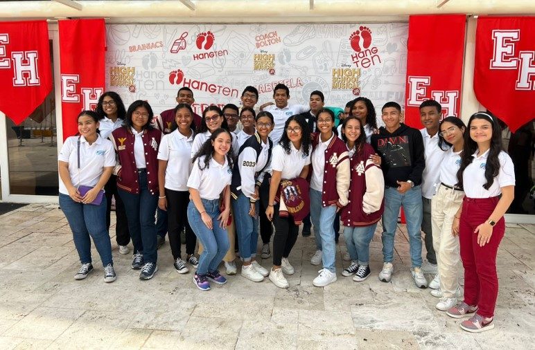 Estudiantes del Centro ¡Supérate! JUPÁ asisten a obra de teatro High School Musical del Instituto Alberto Einstein