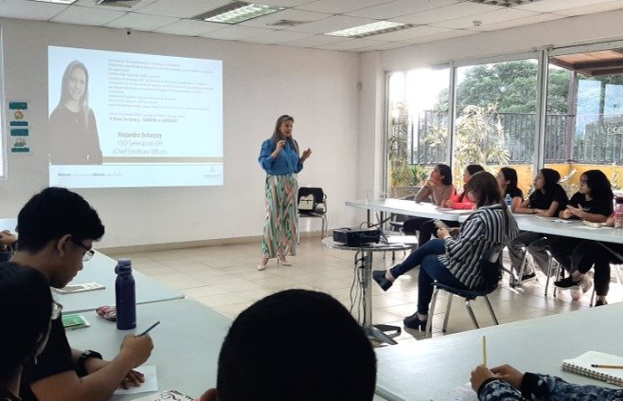 Estudiantes de nuestro programa ¡Supérate! JUPÁ recibieron una charla sobre ‘Auto Bullying’