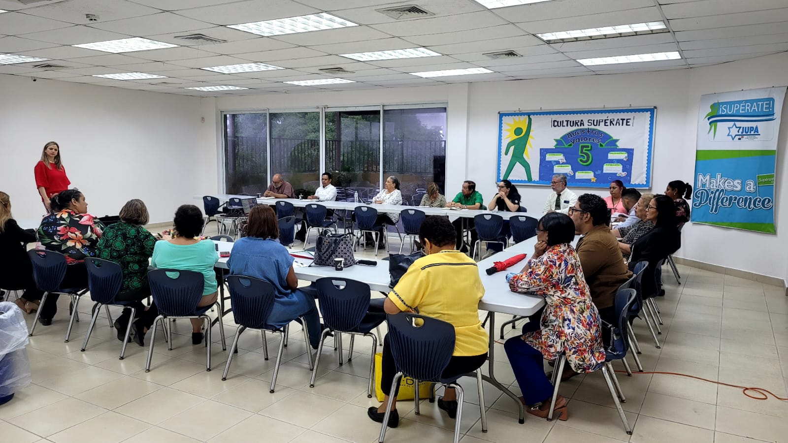Desayuno y taller informativo para docentes y directivos del Ministerio de Educación sobre el Programa ¡Supérate! JUPÁ