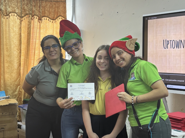 Emotiva graduación de 4to. Grado en el programa Aprende Divirtiéndote
