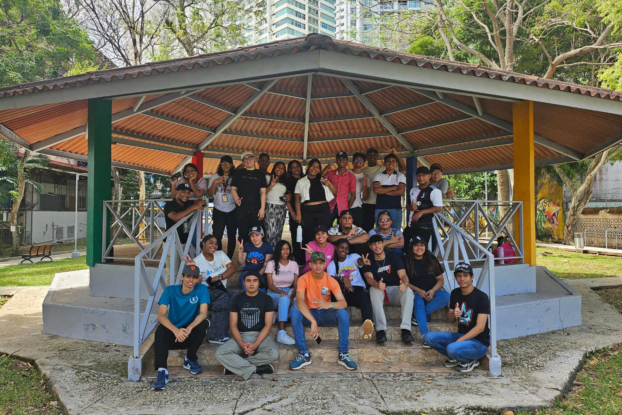 Estudiantes Becados del Grupo #2 – Técnico Superior en Artes Culinarias fortalecen habilidades clave en taller al aire libre